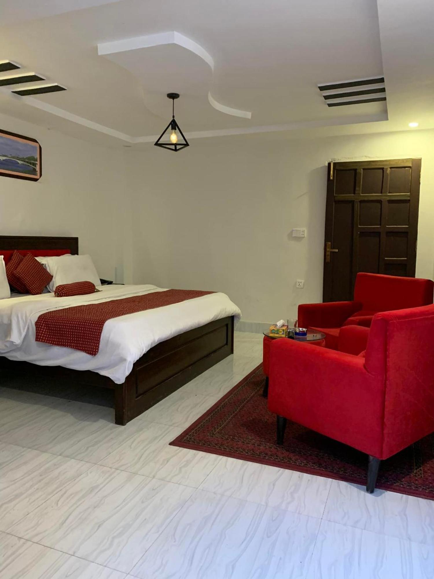 Hotel Birmingham Palace Kalam By Khan Familia Екстер'єр фото