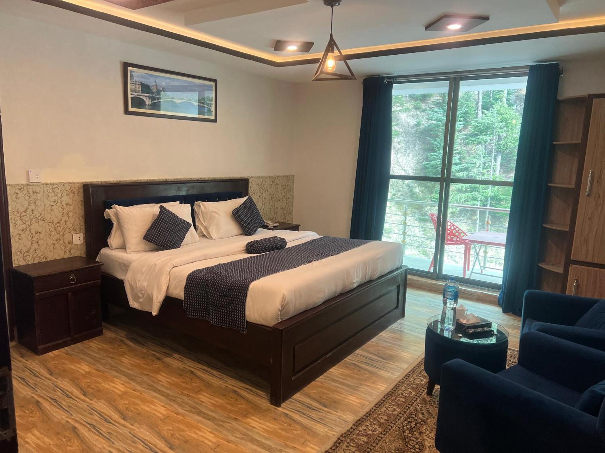 Hotel Birmingham Palace Kalam By Khan Familia Екстер'єр фото