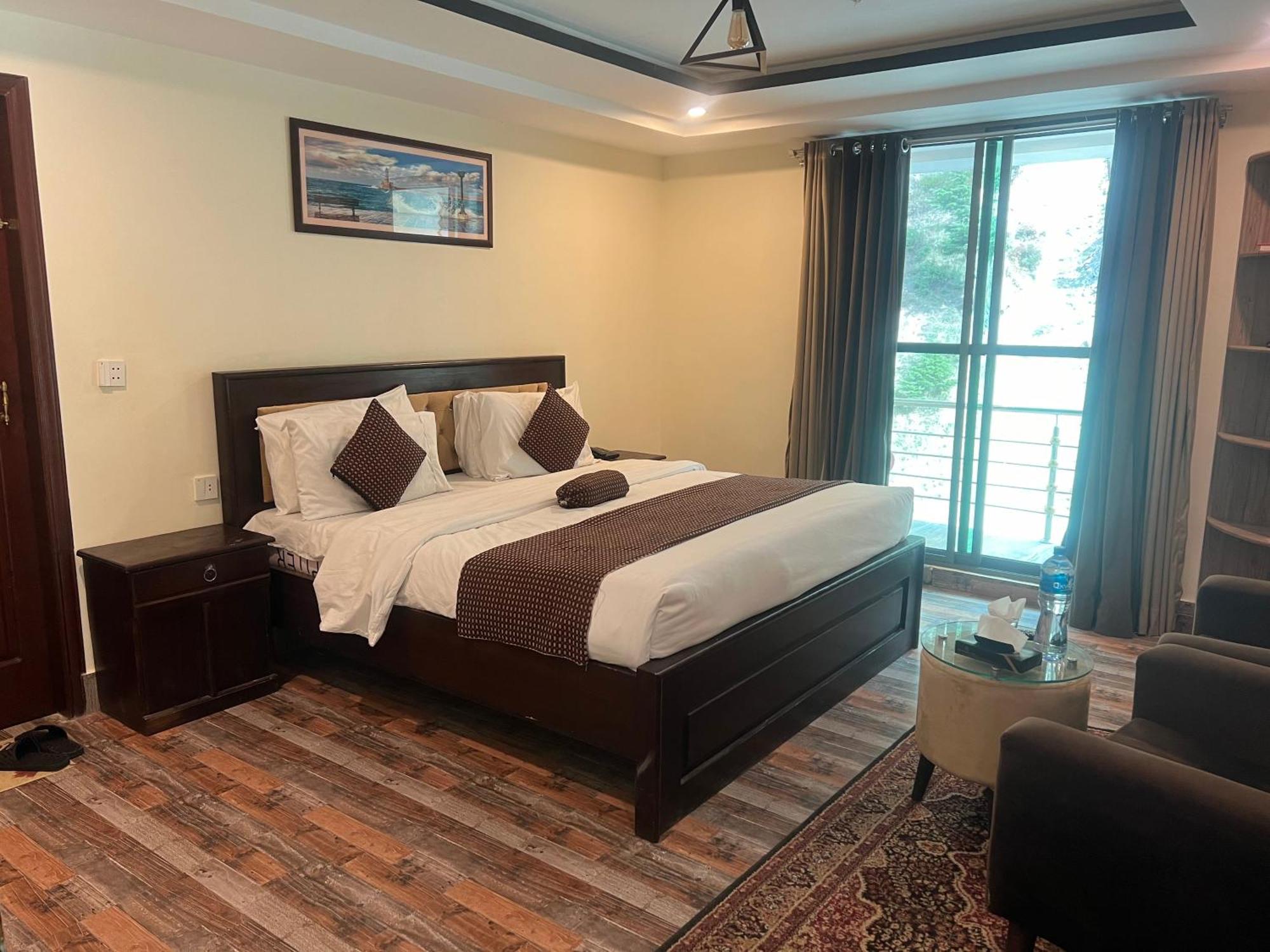 Hotel Birmingham Palace Kalam By Khan Familia Екстер'єр фото