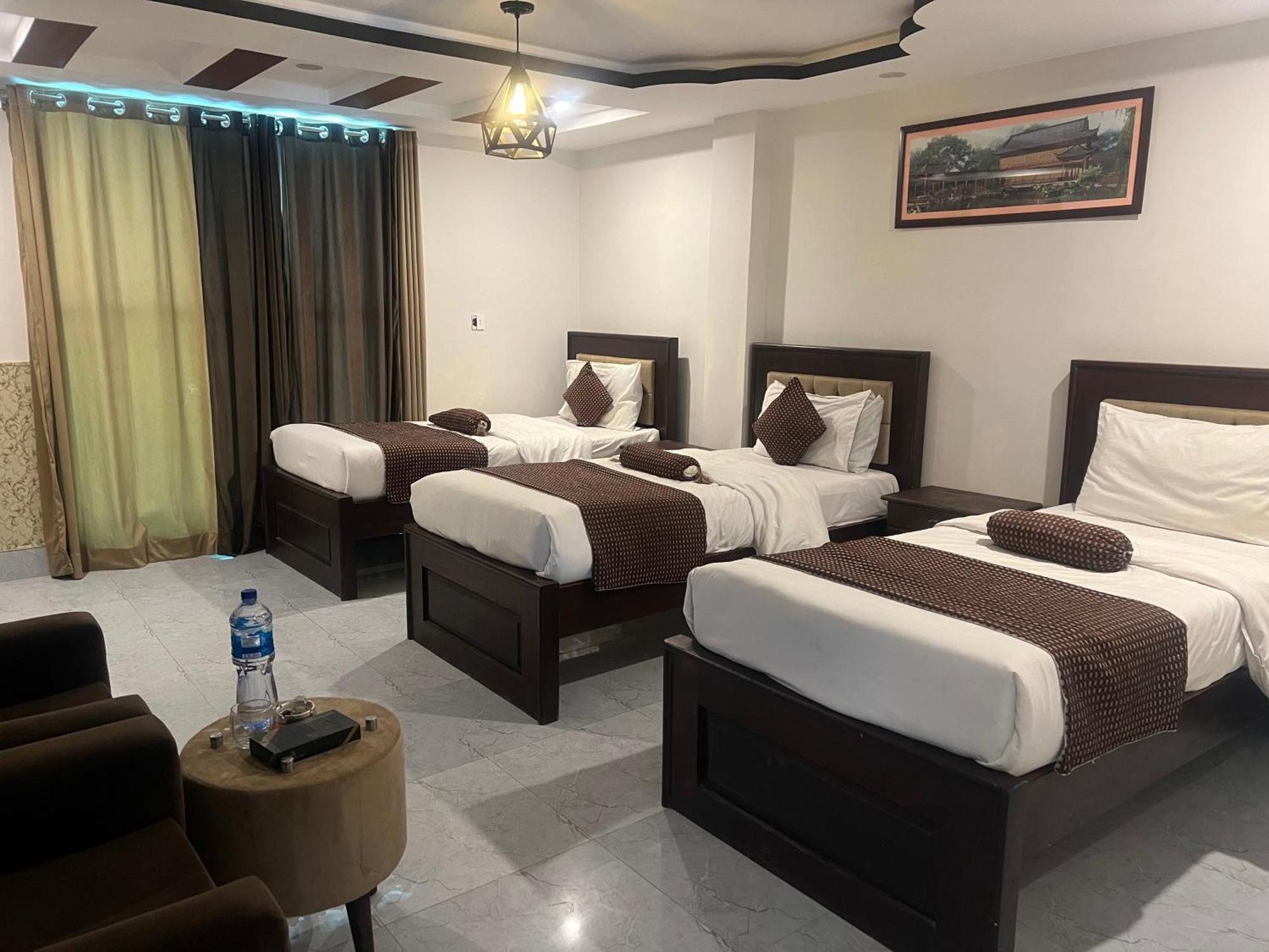 Hotel Birmingham Palace Kalam By Khan Familia Екстер'єр фото