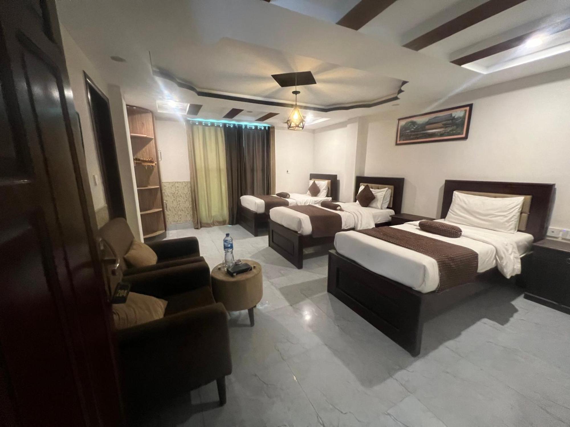 Hotel Birmingham Palace Kalam By Khan Familia Екстер'єр фото