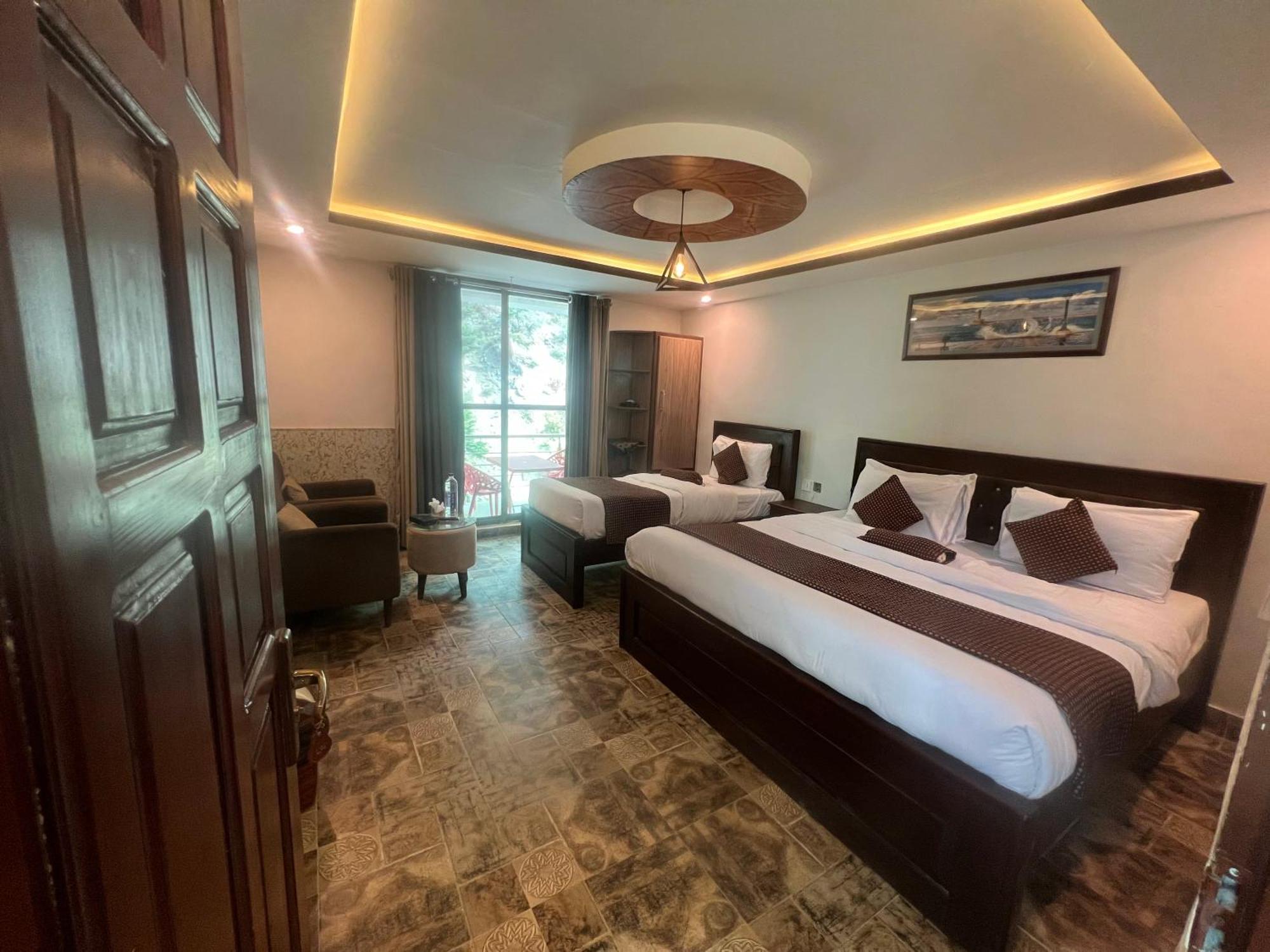 Hotel Birmingham Palace Kalam By Khan Familia Екстер'єр фото