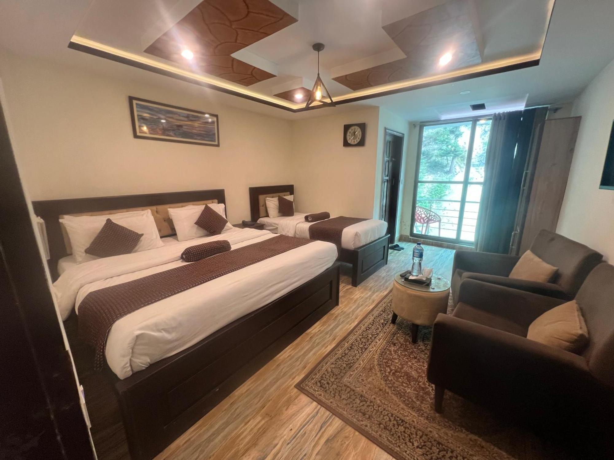 Hotel Birmingham Palace Kalam By Khan Familia Екстер'єр фото