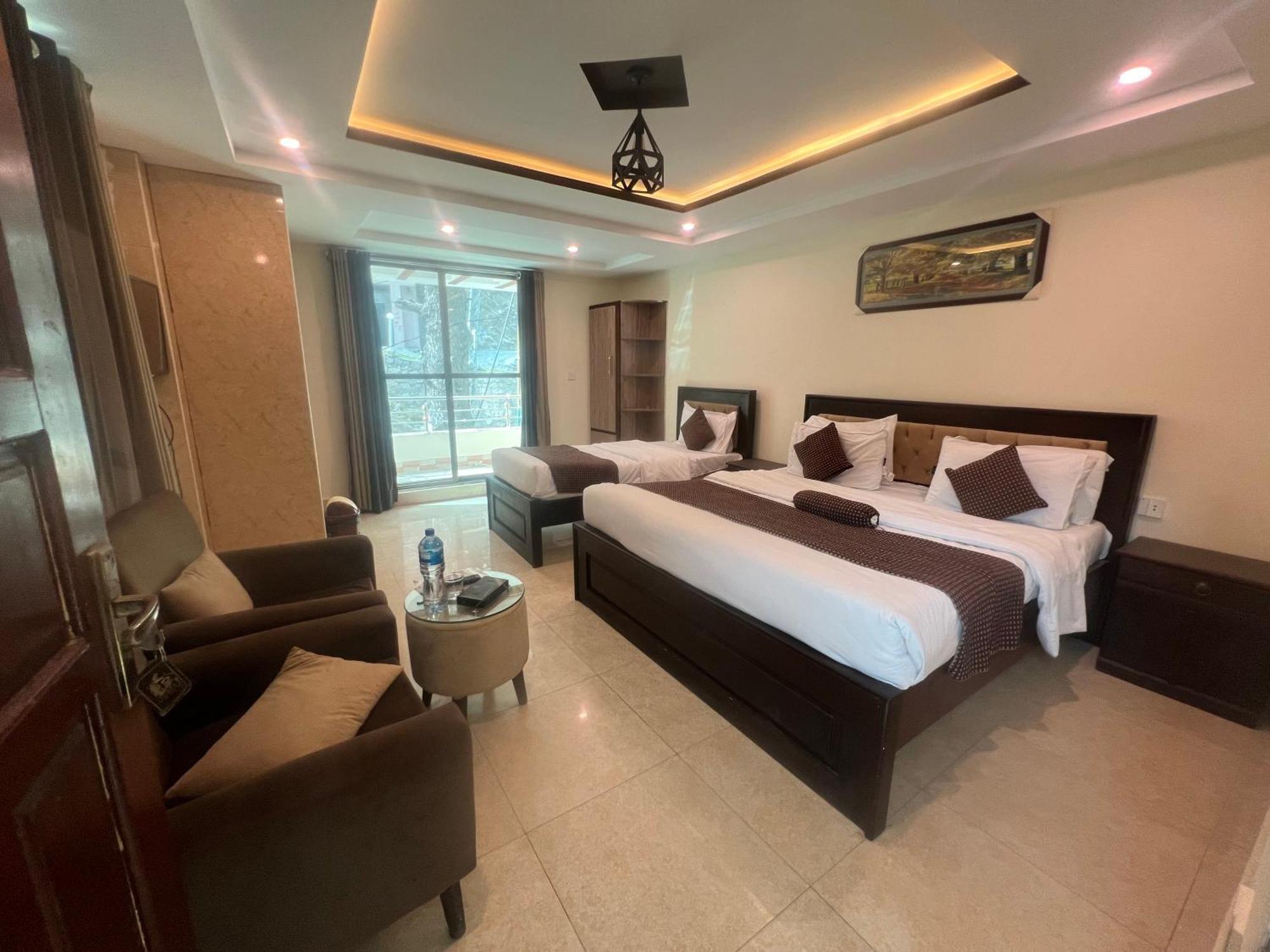 Hotel Birmingham Palace Kalam By Khan Familia Екстер'єр фото