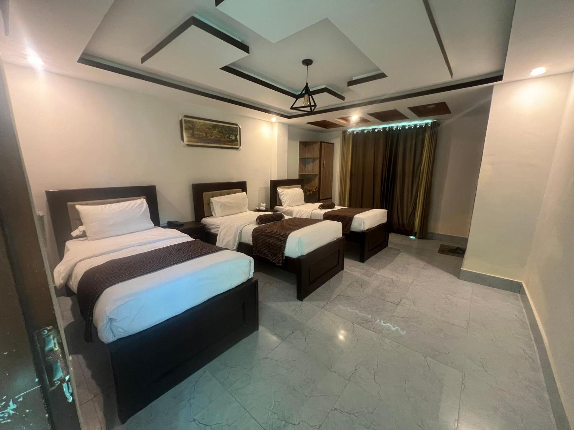 Hotel Birmingham Palace Kalam By Khan Familia Екстер'єр фото